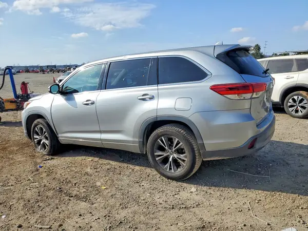 5TDZZRFH2JS260736 2018 TOYOTA HIGHLANDER - Image 2