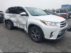 5TDZZRFH2JS262261 2018 TOYOTA HIGHLANDER