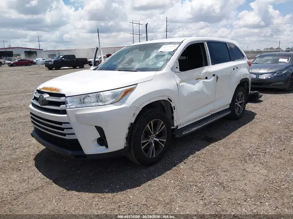 5TDZZRFH2JS264415 2018 TOYOTA HIGHLANDER - Image 2