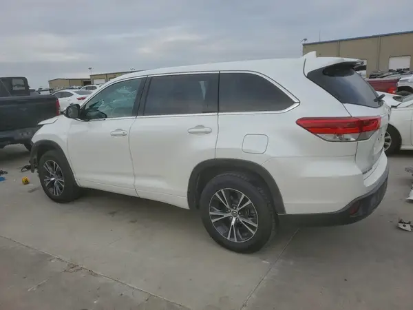 5TDZZRFH2JS265211 2018 TOYOTA HIGHLANDER - Image 2