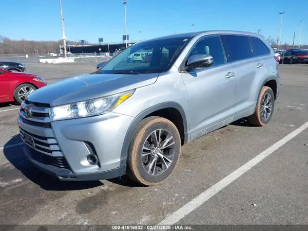 5TDZZRFH2JS274393 2018 TOYOTA HIGHLANDER - Image 2