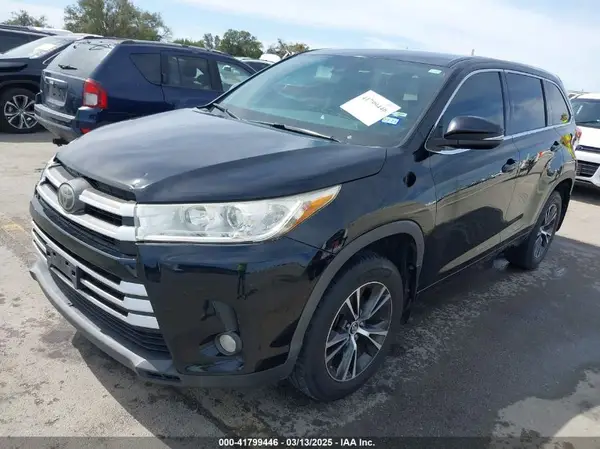 5TDZZRFH2JS276211 2018 TOYOTA HIGHLANDER - Image 2
