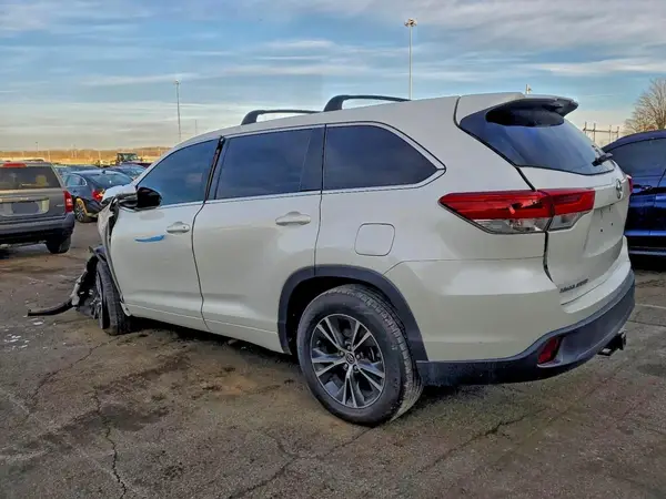 5TDZZRFH2JS286432 2018 TOYOTA HIGHLANDER - Image 2