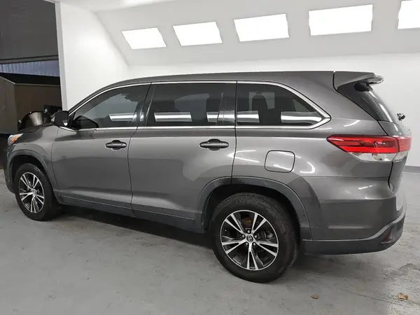 5TDZZRFH2KS289364 2019 TOYOTA HIGHLANDER - Image 2