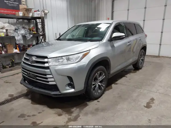 5TDZZRFH2KS292703 2019 TOYOTA HIGHLANDER - Image 2