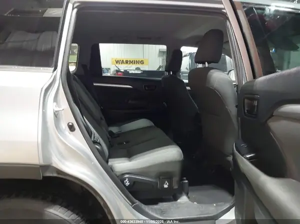 5TDZZRFH2KS292703 2019 TOYOTA HIGHLANDER - Image 8