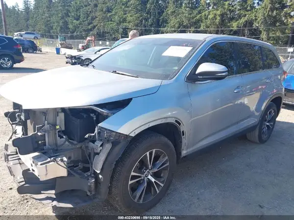 5TDZZRFH2KS293592 2019 TOYOTA HIGHLANDER - Image 2