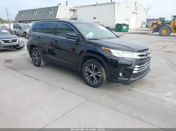 5TDZZRFH2KS295875 2019 TOYOTA HIGHLANDER - Image 1