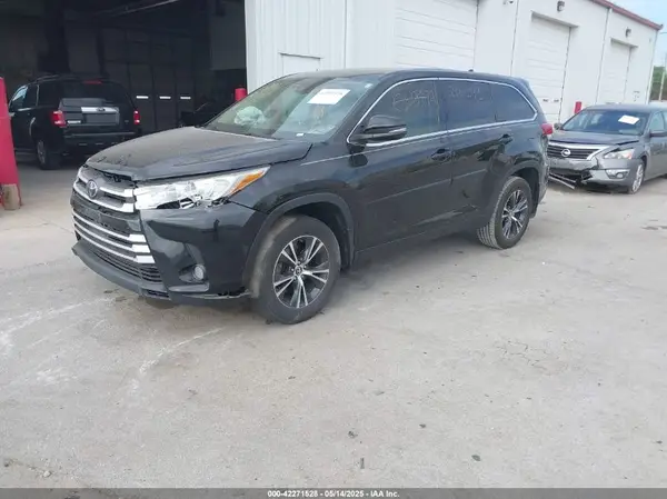 5TDZZRFH2KS295875 2019 TOYOTA HIGHLANDER - Image 2