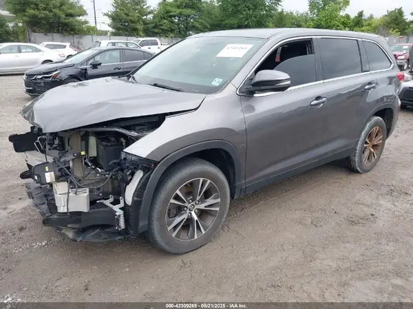 5TDZZRFH2KS298288 2019 TOYOTA HIGHLANDER - Image 2