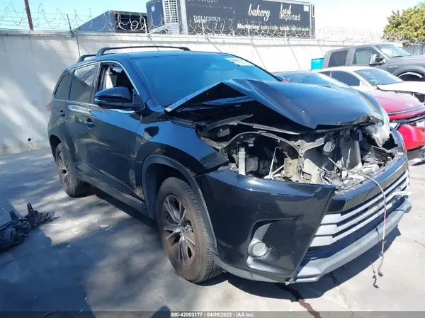 5TDZZRFH2KS300573 2019 TOYOTA HIGHLANDER - Image 1