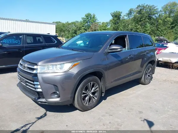 5TDZZRFH2KS308608 2019 TOYOTA HIGHLANDER - Image 2