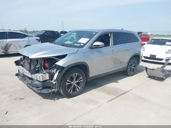 5TDZZRFH2KS314523 2019 TOYOTA HIGHLANDER - Image 2