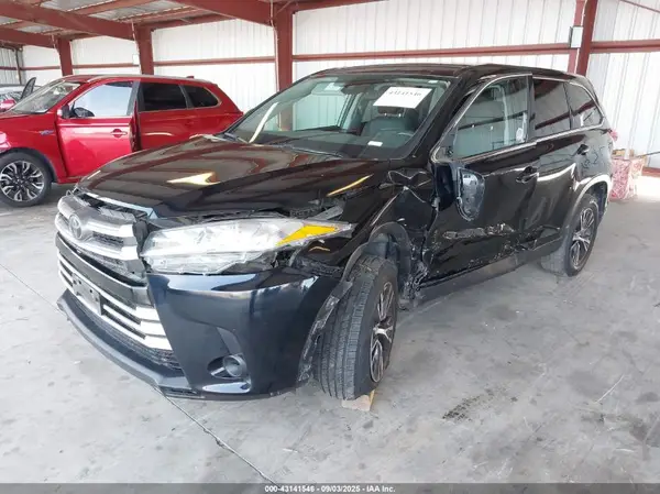5TDZZRFH2KS318572 2019 TOYOTA HIGHLANDER - Image 2