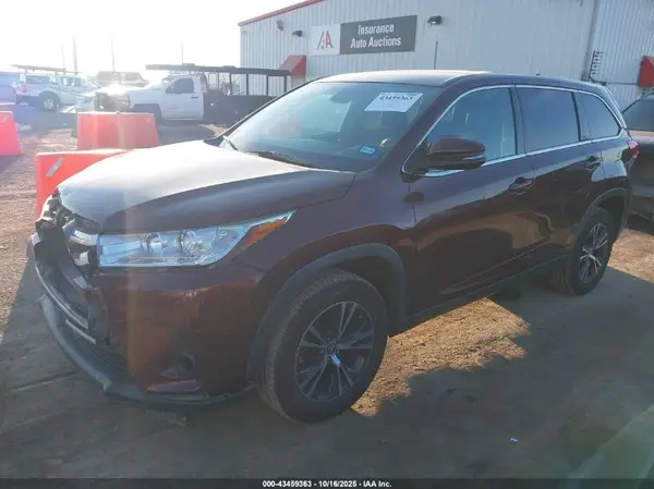 5TDZZRFH2KS330818 2019 TOYOTA HIGHLANDER - Image 2