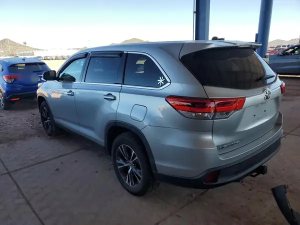 5TDZZRFH2KS338806 2019 TOYOTA HIGHLANDER - Image 2