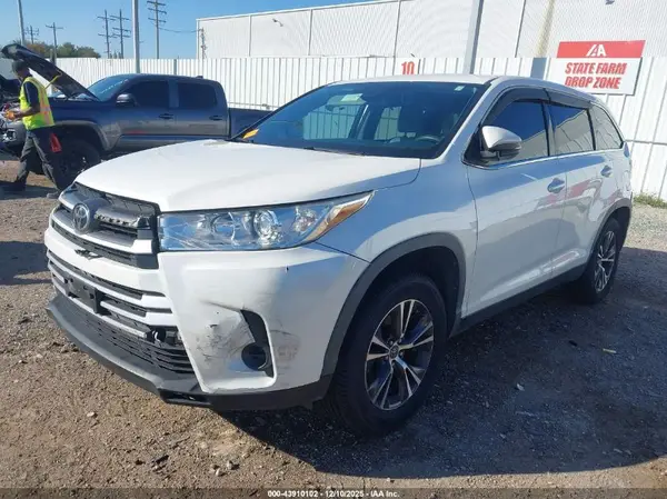 5TDZZRFH2KS358053 2019 TOYOTA HIGHLANDER - Image 2