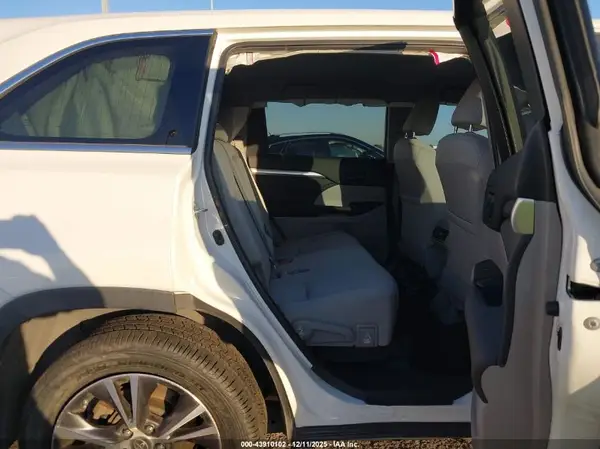 5TDZZRFH2KS358053 2019 TOYOTA HIGHLANDER - Image 8