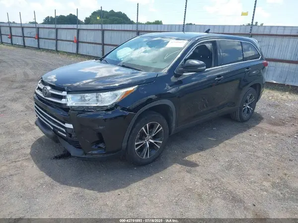 5TDZZRFH2KS366525 2019 TOYOTA HIGHLANDER - Image 2