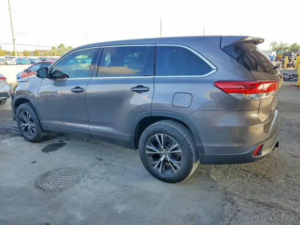 5TDZZRFH2KS366797 2019 TOYOTA HIGHLANDER - Image 2
