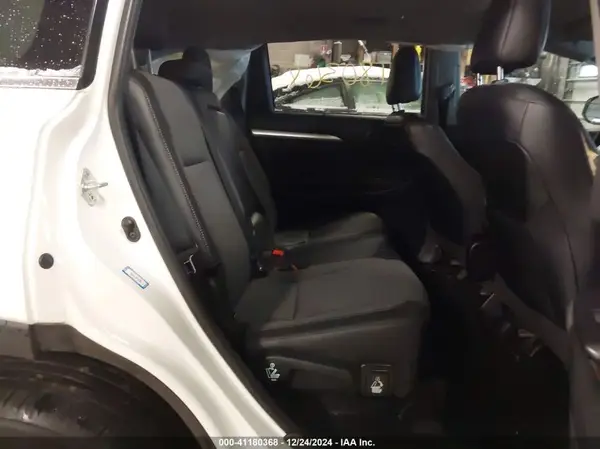 5TDZZRFH2KS369585 2019 TOYOTA HIGHLANDER - Image 8