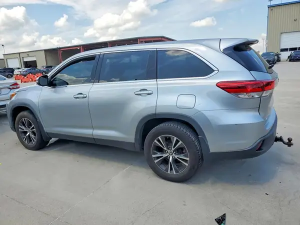 5TDZZRFH2KS369604 2019 TOYOTA HIGHLANDER - Image 2