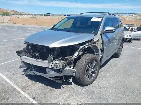 5TDZZRFH3HS188262 2017 TOYOTA HIGHLANDER - Image 2