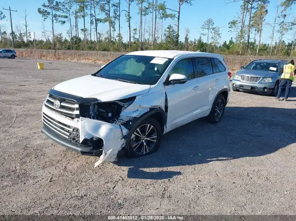 5TDZZRFH3HS190139 2017 TOYOTA HIGHLANDER - Image 2
