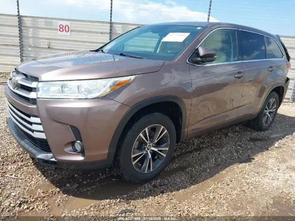 5TDZZRFH3HS203679 2017 TOYOTA HIGHLANDER - Image 2