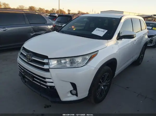 5TDZZRFH3HS205187 2017 TOYOTA HIGHLANDER - Image 2