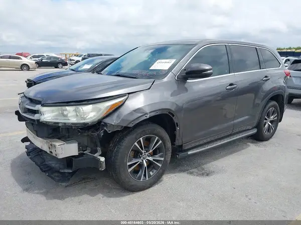 5TDZZRFH3HS205898 2017 TOYOTA HIGHLANDER - Image 2