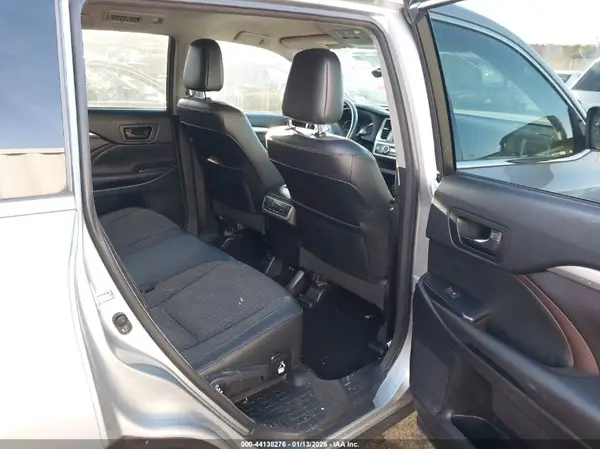 5TDZZRFH3HS207960 2017 TOYOTA HIGHLANDER - Image 8