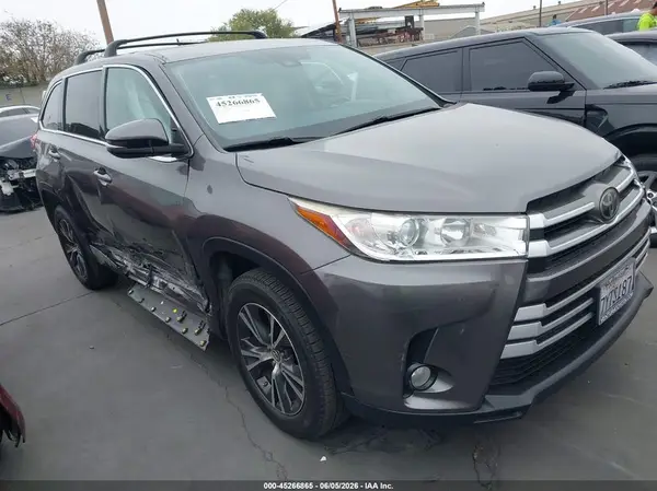 5TDZZRFH3HS213189 2017 TOYOTA HIGHLANDER - Image 1