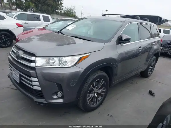 5TDZZRFH3HS213189 2017 TOYOTA HIGHLANDER - Image 2