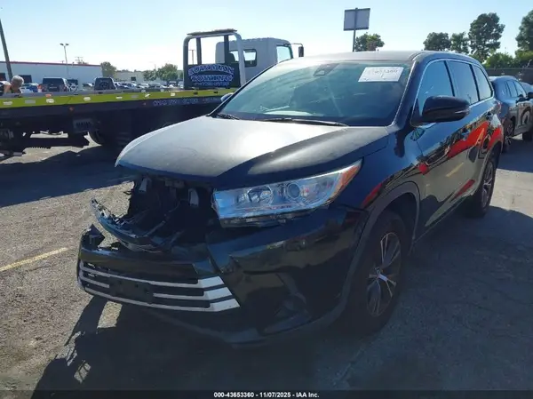 5TDZZRFH3HS214519 2017 TOYOTA HIGHLANDER - Image 2