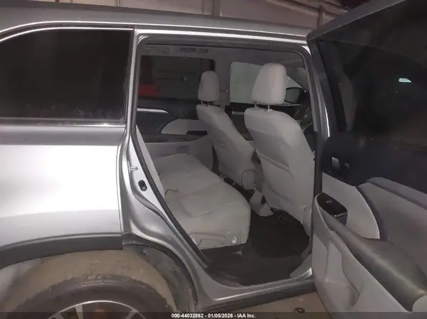 5TDZZRFH3HS219574 2017 TOYOTA HIGHLANDER - Image 8