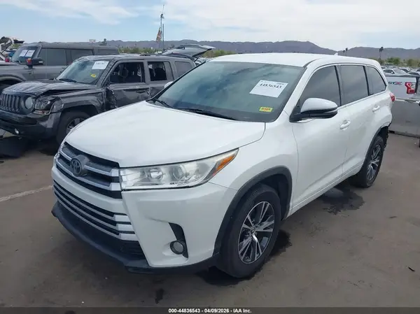 5TDZZRFH3HS222166 2017 TOYOTA HIGHLANDER - Image 2