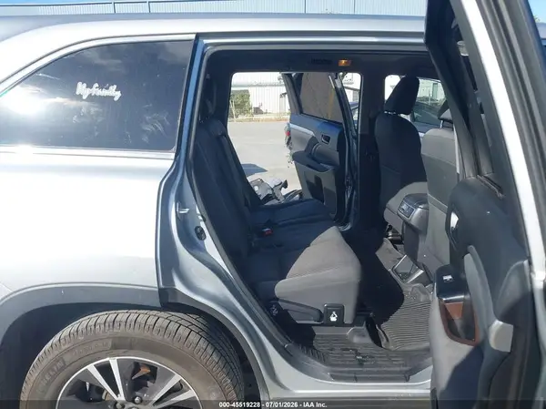 5TDZZRFH3HS234754 2017 TOYOTA HIGHLANDER - Image 8