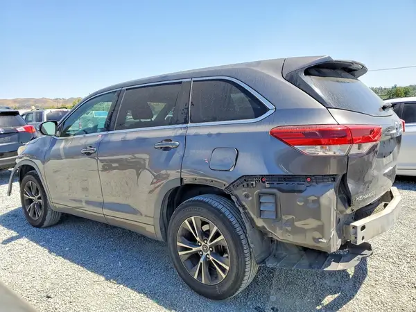 5TDZZRFH3JS236901 2018 TOYOTA HIGHLANDER - Image 2