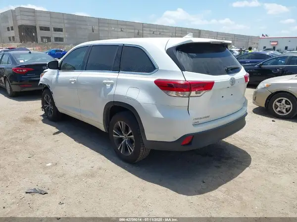 5TDZZRFH3JS237286 2018 TOYOTA HIGHLANDER - Image 2