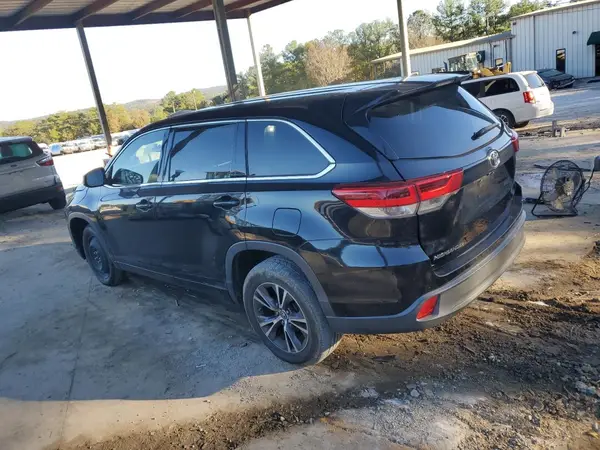5TDZZRFH3JS241662 2018 TOYOTA HIGHLANDER - Image 2