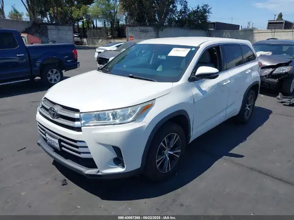 5TDZZRFH3JS244576 2018 TOYOTA HIGHLANDER - Image 2
