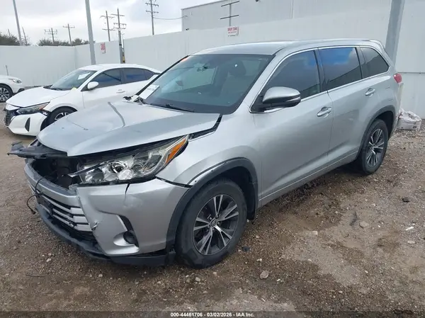 5TDZZRFH3JS247235 2018 TOYOTA HIGHLANDER - Image 2