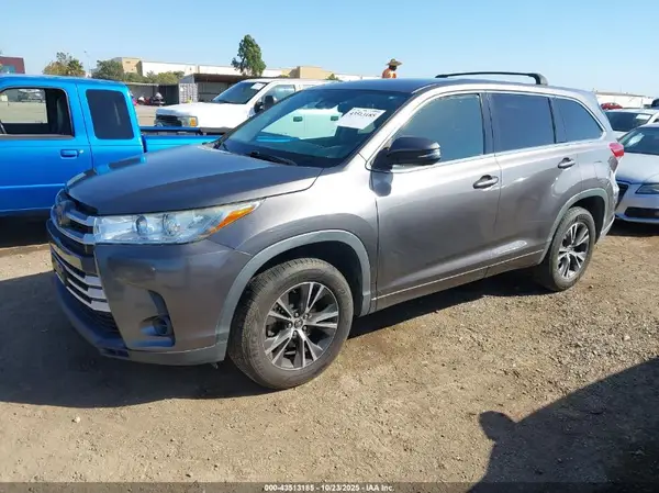 5TDZZRFH3JS250099 2018 TOYOTA HIGHLANDER - Image 2