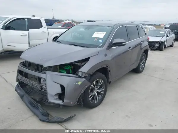 5TDZZRFH3JS251057 2018 TOYOTA HIGHLANDER - Image 2