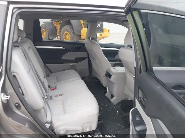 5TDZZRFH3JS251057 2018 TOYOTA HIGHLANDER - Image 8
