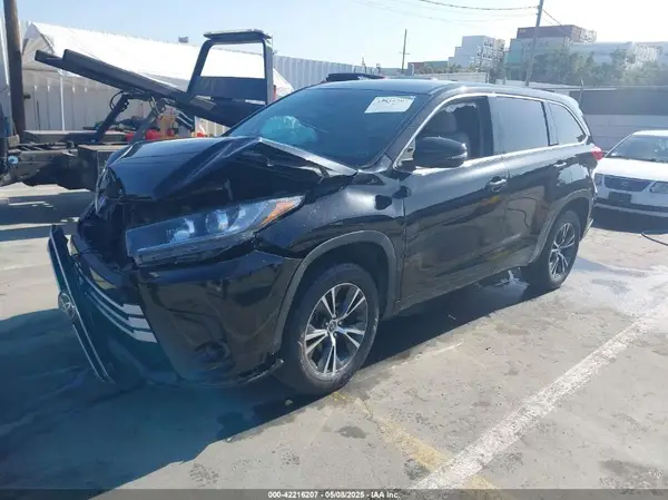 5TDZZRFH3JS252287 2018 TOYOTA HIGHLANDER - Image 2