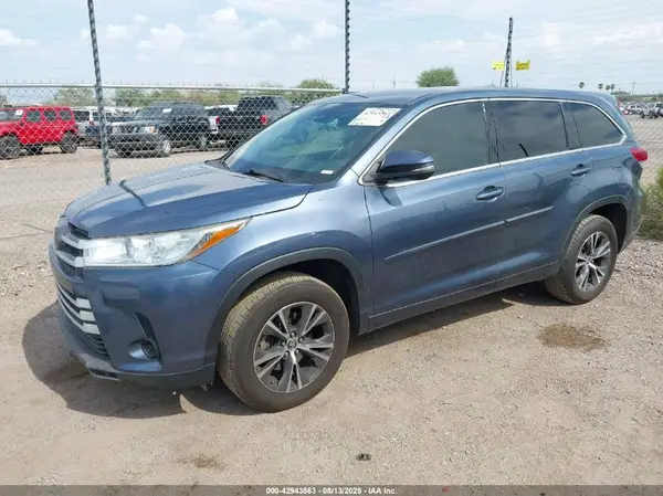5TDZZRFH3JS253133 2018 TOYOTA HIGHLANDER - Image 2