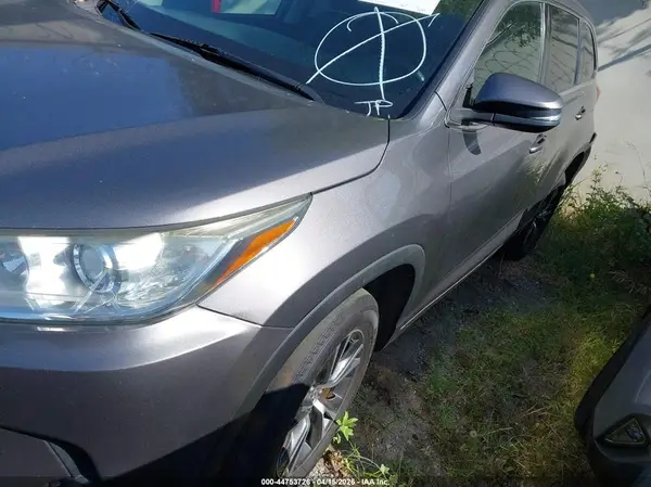 5TDZZRFH3JS255271 2018 TOYOTA HIGHLANDER - Image 2
