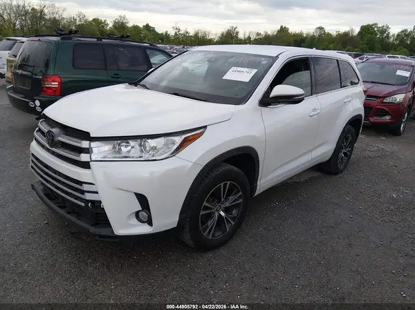 5TDZZRFH3JS258011 2018 TOYOTA HIGHLANDER - Image 2